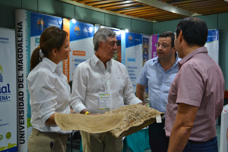 Artesanías de calceta de banano presentadas por la Fundación Banasan en el Foro Bananero 2019